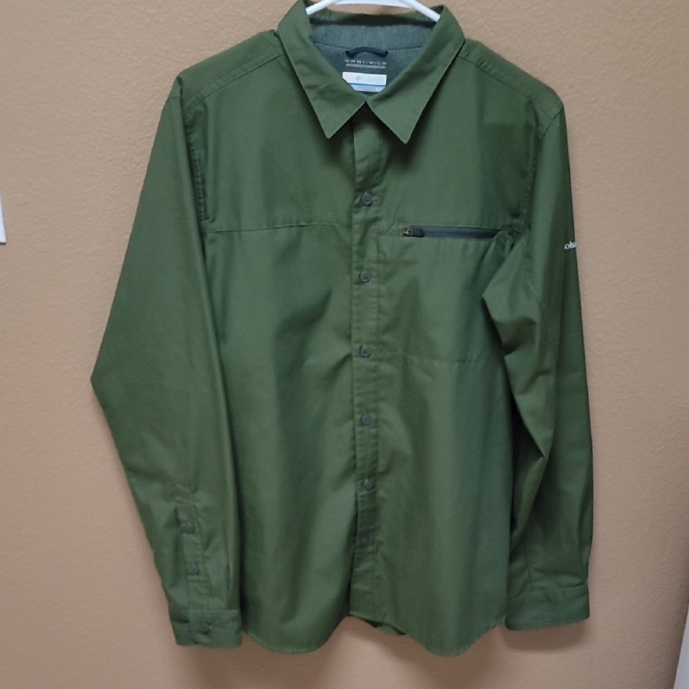 Columbia Green Casual Button Down Shirt 💚